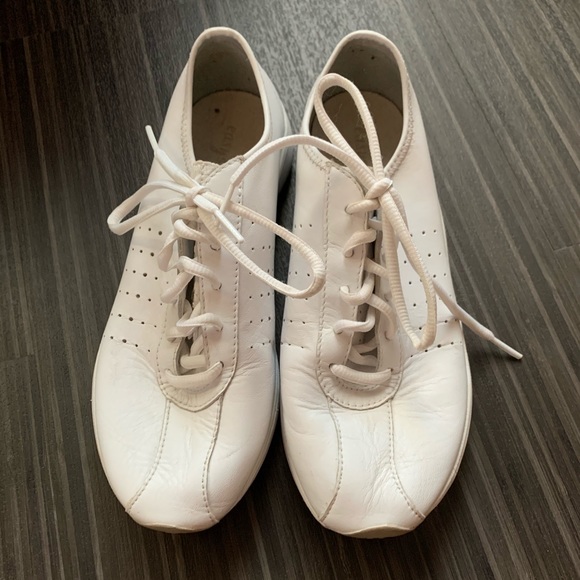 Easy Spirit Sneakers - Picture 1 of 11